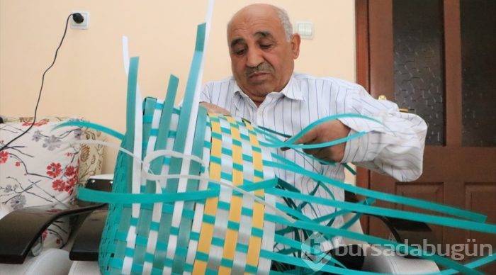 Ambalaj atıklarından 20 yıldır çanta yapıyor
