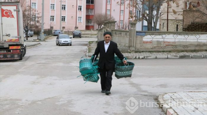 Ambalaj atıklarından 20 yıldır çanta yapıyor
