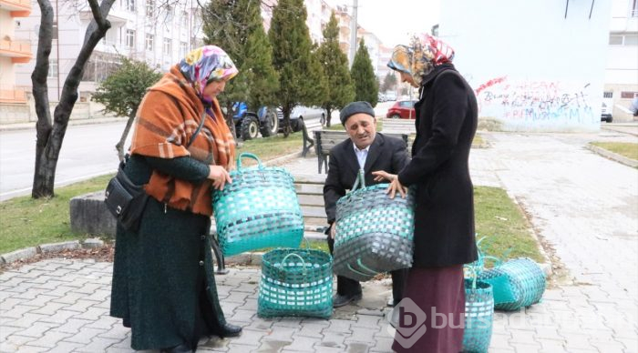 Ambalaj atıklarından 20 yıldır çanta yapıyor
