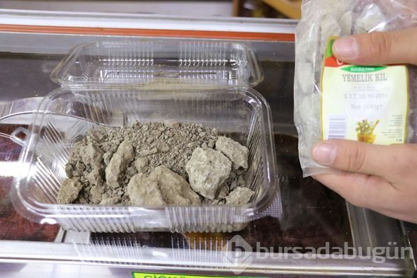 'Şifalı' deyip killi toprak yiyorlar!
