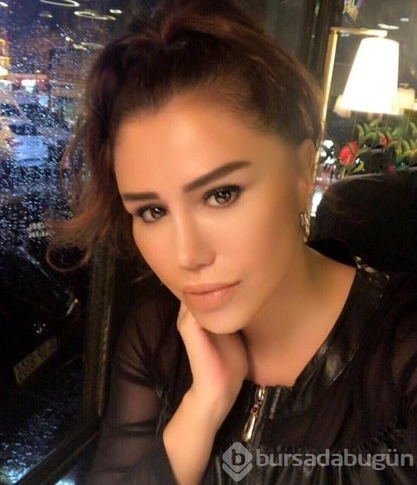 Ceylan'ın kızı Melodi: Annemin karşısında bacak bacak üzerine atamam
