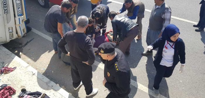 Mersin'de tarım işçilerini taşıyan minibüs devrildi: 4 ölü
