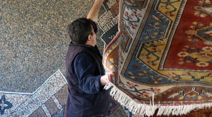Üzerinden araba geçen halıların değeri artıyor

