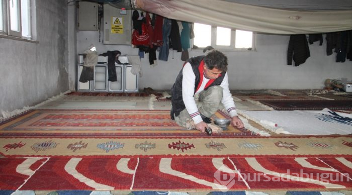 Üzerinden araba geçen halıların değeri artıyor
