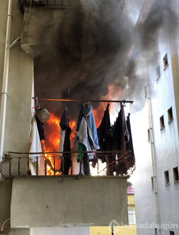 Rize'de apartman dairesinde yangın