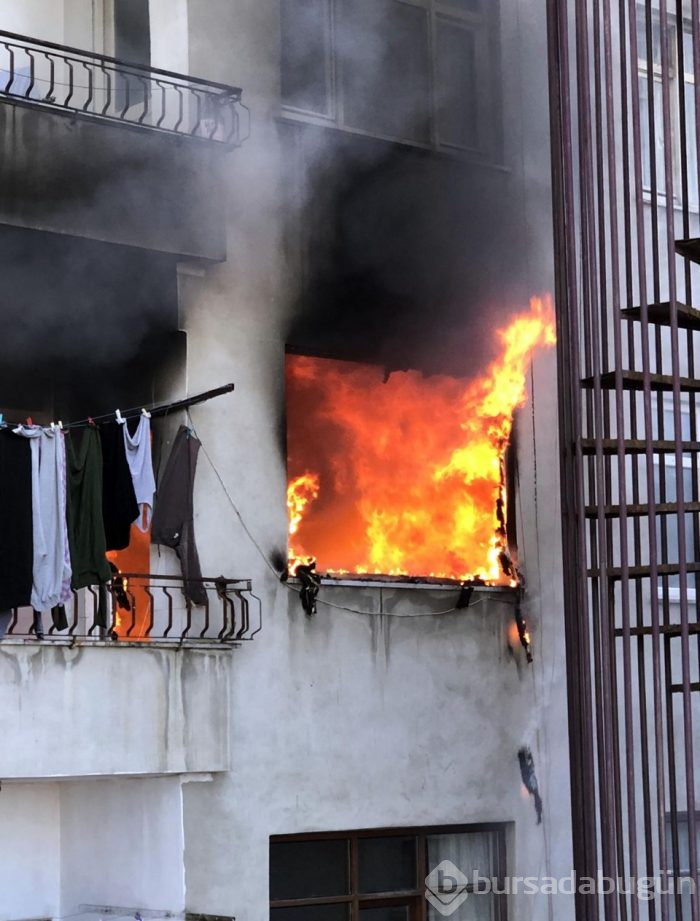 Rize'de apartman dairesinde yangın