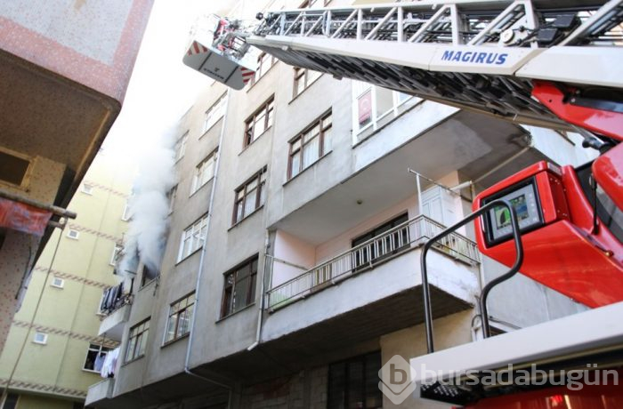 Rize'de apartman dairesinde yangın