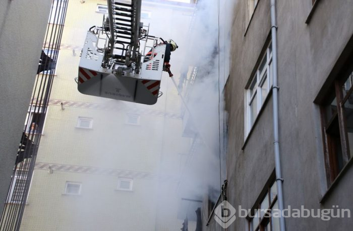 Rize'de apartman dairesinde yangın