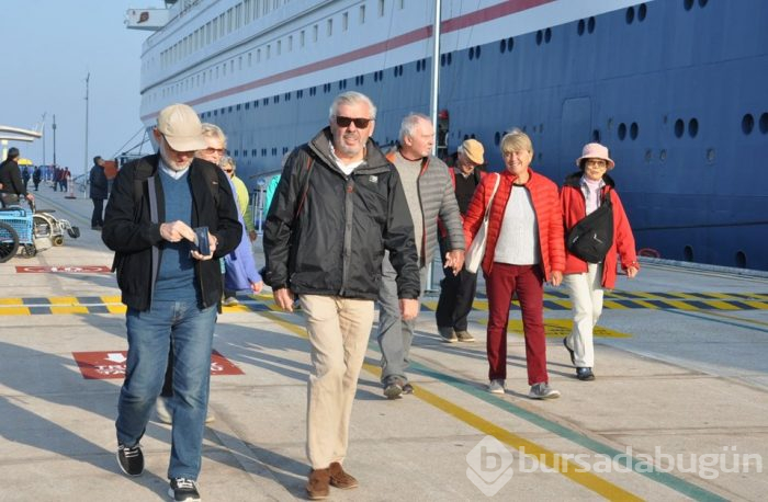 Kuşadası'na sezonun ilk kruvaziyer gemisi