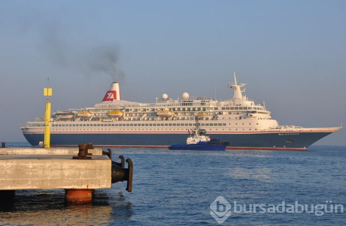 Kuşadası'na sezonun ilk kruvaziyer gemisi