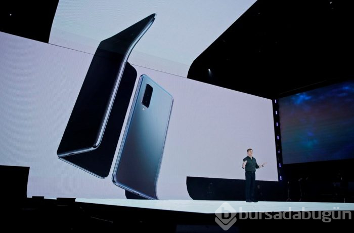 Samsung katlanır telefonu Galaxy Fold'u tanıttı! Samsung Galaxy S10, S10Plus, S10e Türkiye fiyatı belli oldu