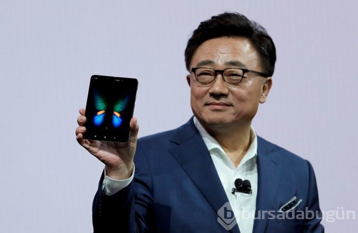 Samsung katlanır telefonu Galaxy Fold'u tanıttı! Samsung Galaxy S10, S10Plus, S10e Türkiye fiyatı belli oldu