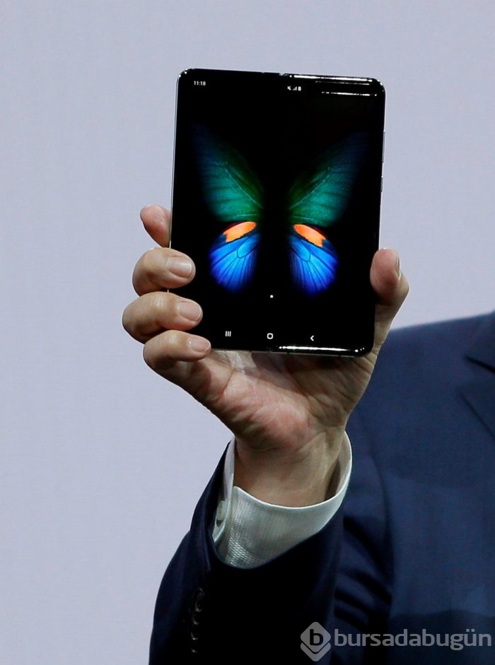 Samsung katlanır telefonu Galaxy Fold'u tanıttı! Samsung Galaxy S10, S10Plus, S10e Türkiye fiyatı belli oldu