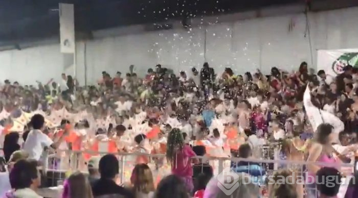 Karnavalda sahne çöktü: 34 kişi yaralandı