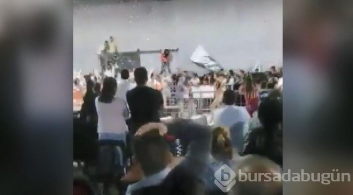 Karnavalda sahne çöktü: 34 kişi yaralandı