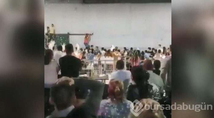 Karnavalda sahne çöktü: 34 kişi yaralandı
