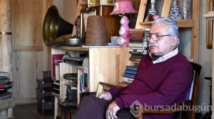 Müze gibi evinde tarih yolculuğuna çıkarıyor

