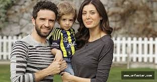 Gökhan Gönül, eşi Hatice Gönül ve çocukları ile poz verdi
