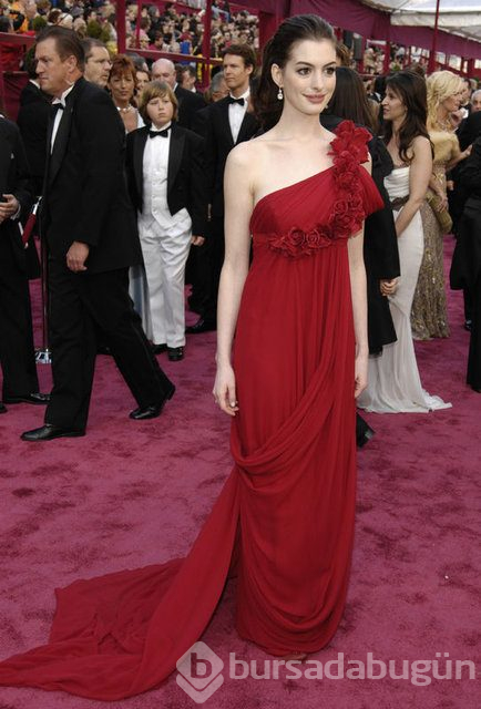 Anne Hathaway oğlu için bıraktı!
