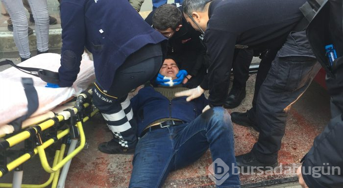 Önce eski karısını, sonra kendisini bıçakladı
