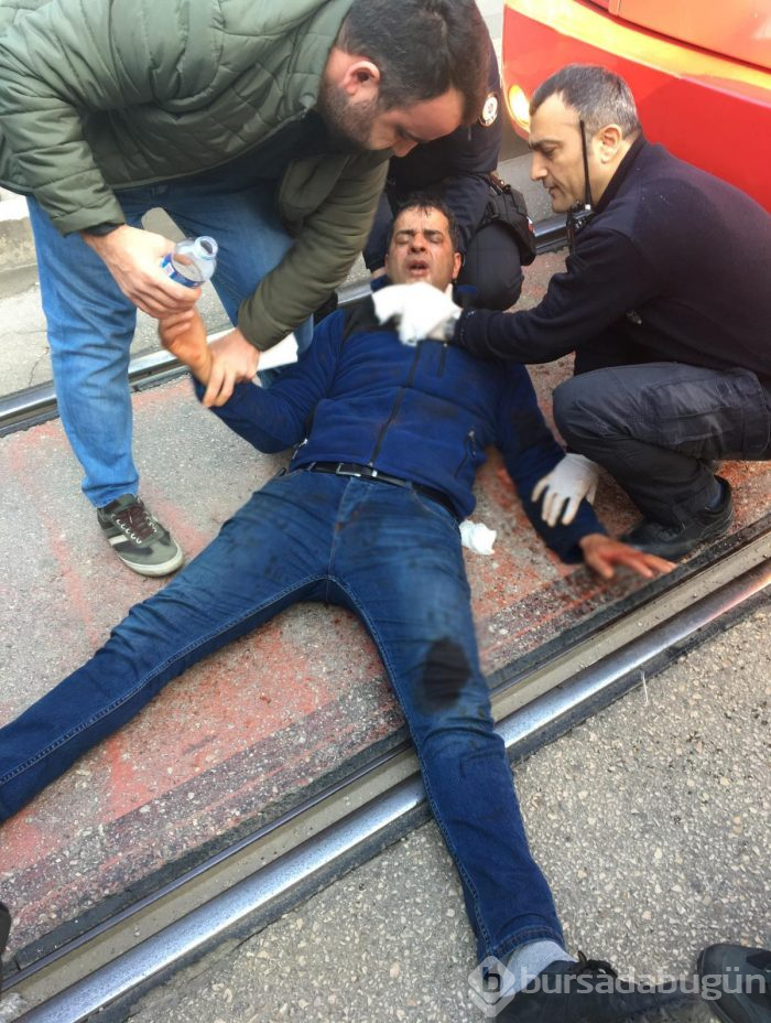 Önce eski karısını, sonra kendisini bıçakladı
