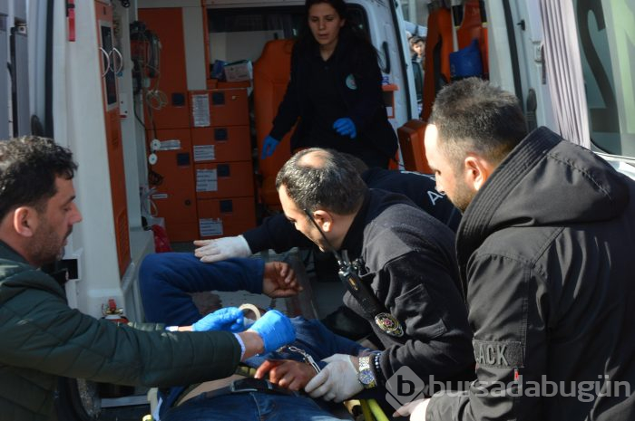 Önce eski karısını, sonra kendisini bıçakladı
