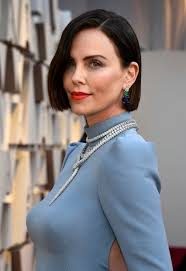 Kırmızı Halı'da Charlize Theron fırtınası

