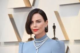 Kırmızı Halı'da Charlize Theron fırtınası
