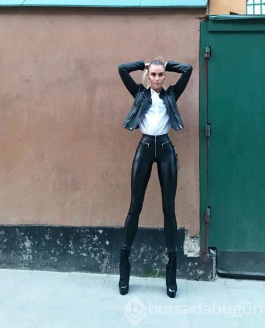 İsveçli model Ia Ostergren bir metrelik bacaklarıyla ilgi odağı oldu
