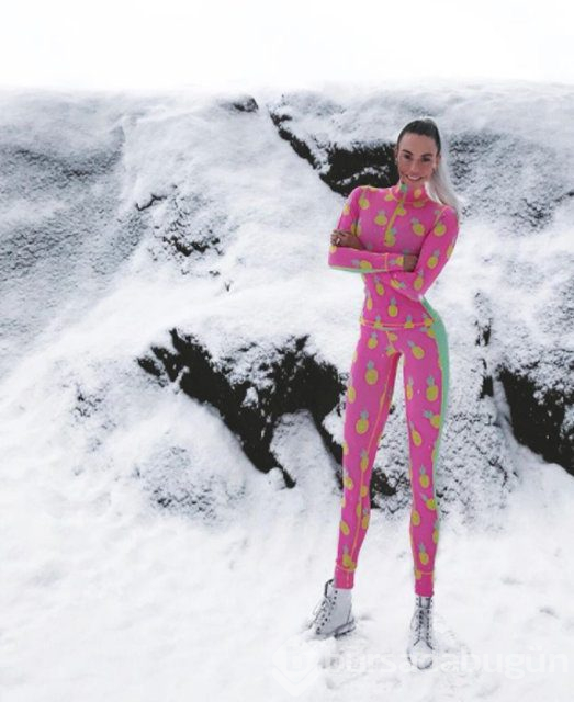 İsveçli model Ia Ostergren bir metrelik bacaklarıyla ilgi odağı oldu
