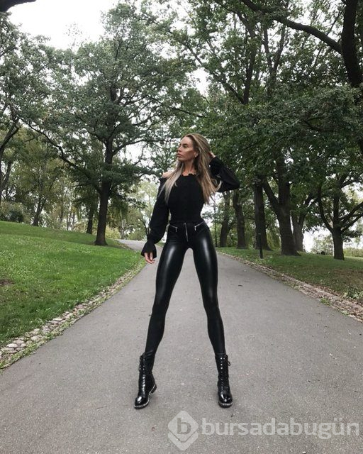 İsveçli model Ia Ostergren bir metrelik bacaklarıyla ilgi odağı oldu
