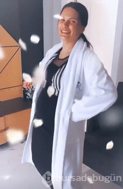 Tolgahan Sayışman'ın eşi Almeda Abazi'den hamile dansı
