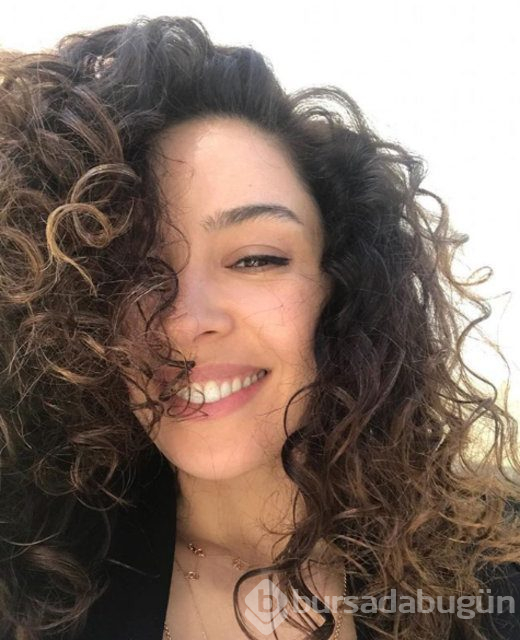 Azra Akın eşi Atakan Koru ve oğlu Demir'le poz verdi
