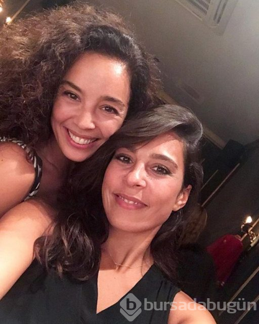 Azra Akın eşi Atakan Koru ve oğlu Demir'le poz verdi
