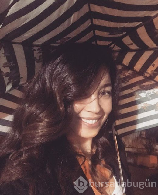 Azra Akın eşi Atakan Koru ve oğlu Demir'le poz verdi
