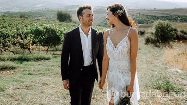 Azra Akın eşi Atakan Koru ve oğlu Demir'le poz verdi

