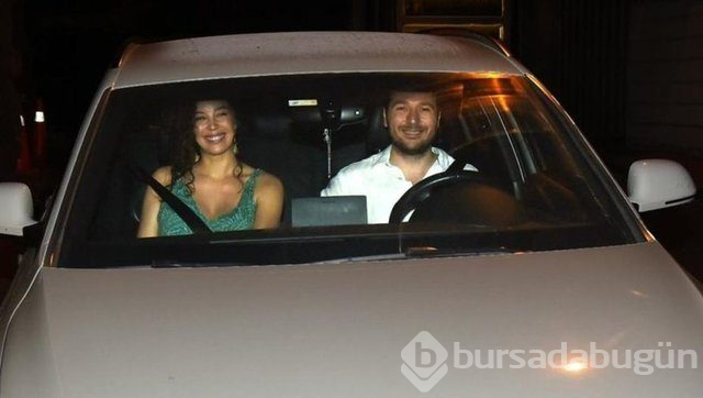 Azra Akın eşi Atakan Koru ve oğlu Demir'le poz verdi
