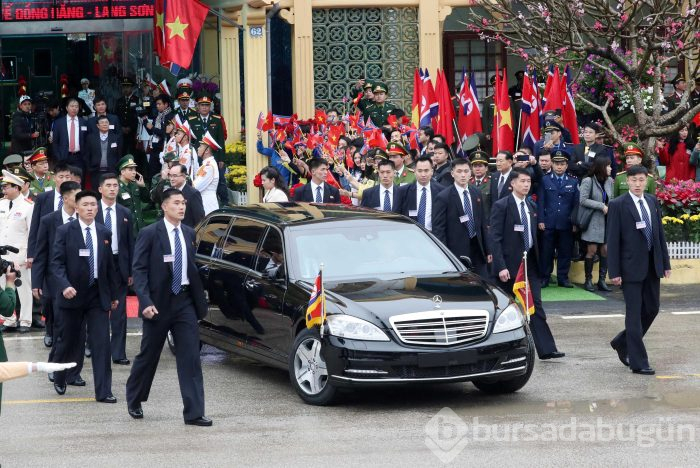 Kim Jong-un Trump'ın yanına koruma ordusuyla geldi
