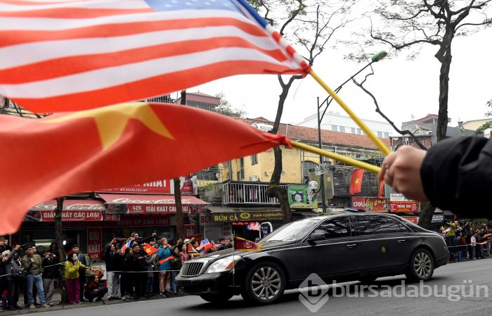 Kim Jong-un Trump'ın yanına koruma ordusuyla geldi

