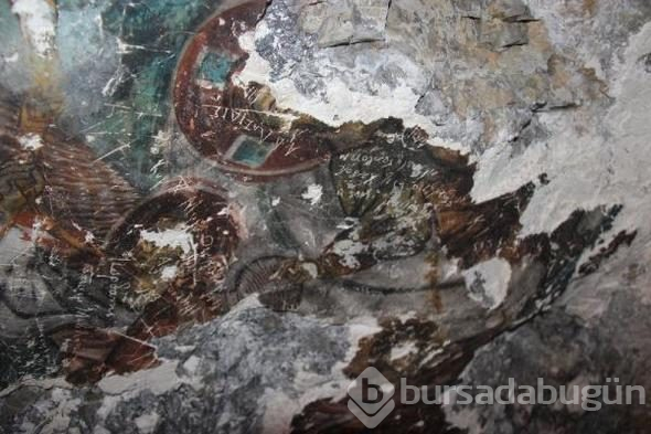 Tesadüfen keşfedilen mağarayı defineciler talan etti
