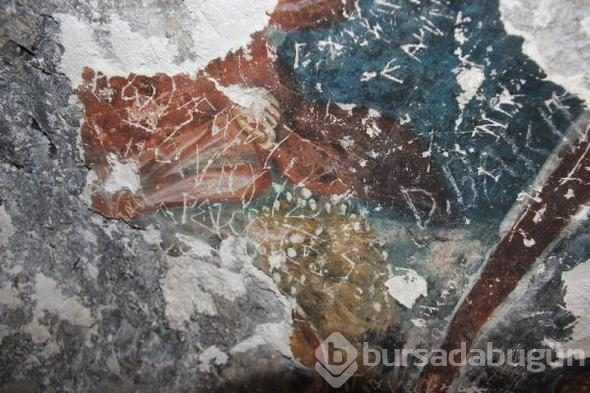 Tesadüfen keşfedilen mağarayı defineciler talan etti
