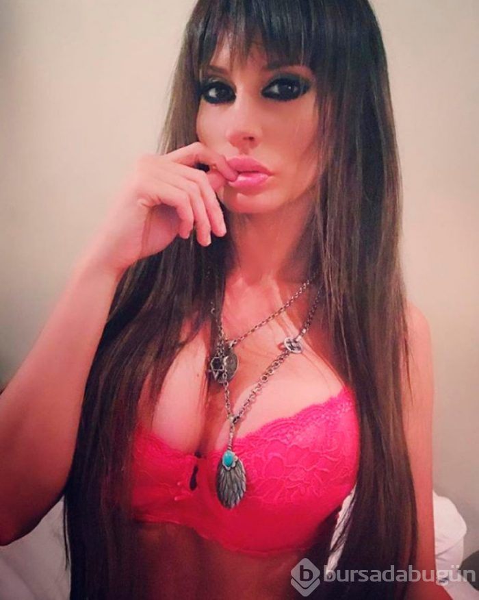 Yatağında çıplak halde ölü bulundu! Playboy güzelinin büyük sırrı