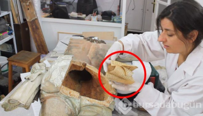300 yıllık isa heykelinin kalçasında  bulunan gizli not şoke etti
