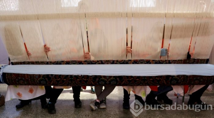 Mahkumlar 32 yıl önce verilen sipariş halıları dokuyor
