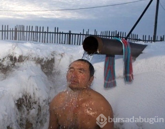 Dozer kepçesinde banyo yaptı! işte,rusyada çekilen birbirinden ilginç kareler
