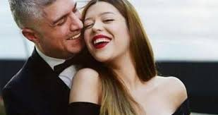 Özcan Deniz ile Eşi Feyza Aktan'ın Boşanma Aşamasına Geldiği İddia Edildi
