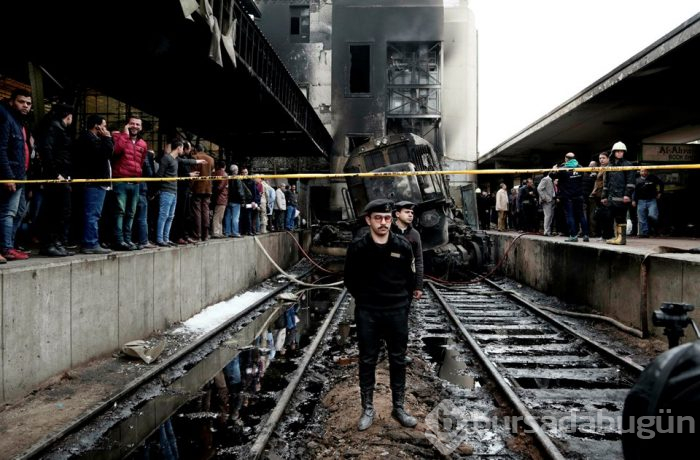 Mısır'da tren istasyonunda yangın: 25 ölü