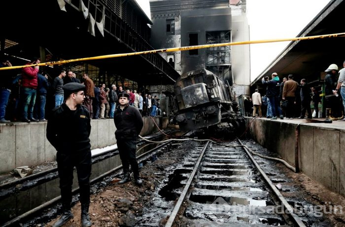Mısır'da tren istasyonunda yangın: 25 ölü