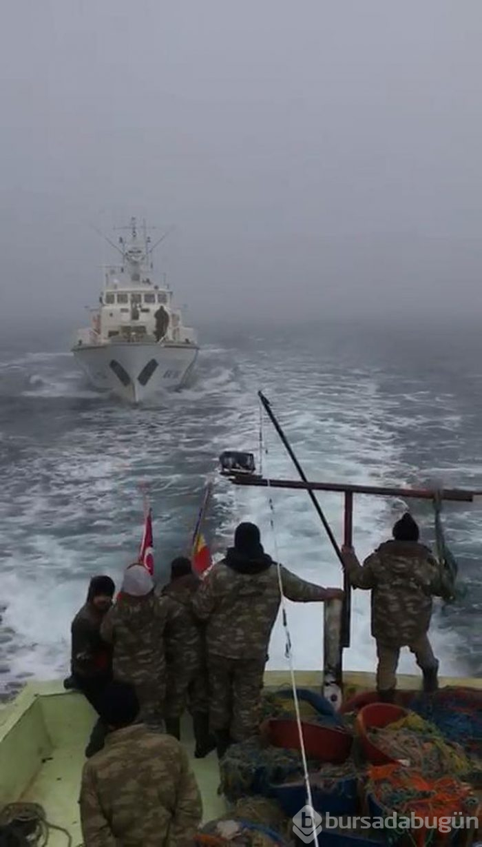 Türk balıkçı teknesine ateş açıldı: 3 yaralı
