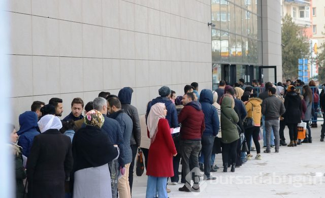 İş başvurusu için gelmişti, kuyruğu bakın nasıl fırsata çevirdi!